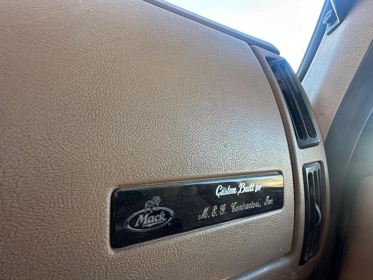 Used 2006 MACK Granite CV713