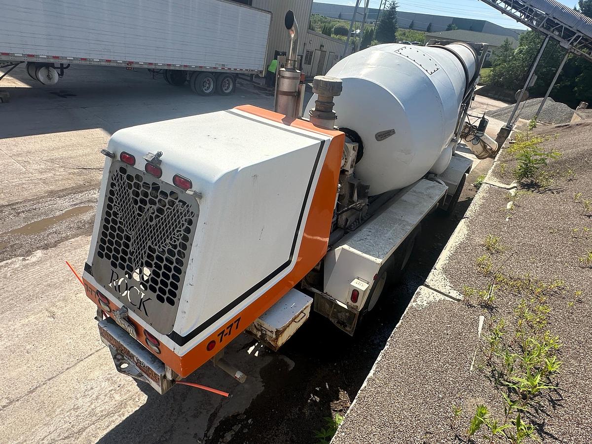 Used 2007 PHOENIX Front Discharge Mixer