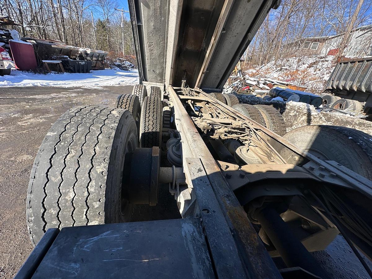 Used 2005 MACK CV713