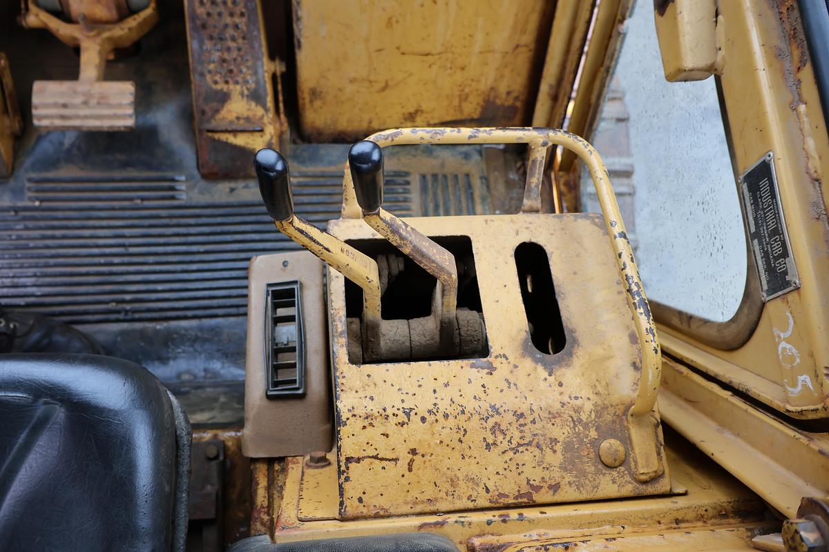 Used 1989 CATERPILLAR 963
