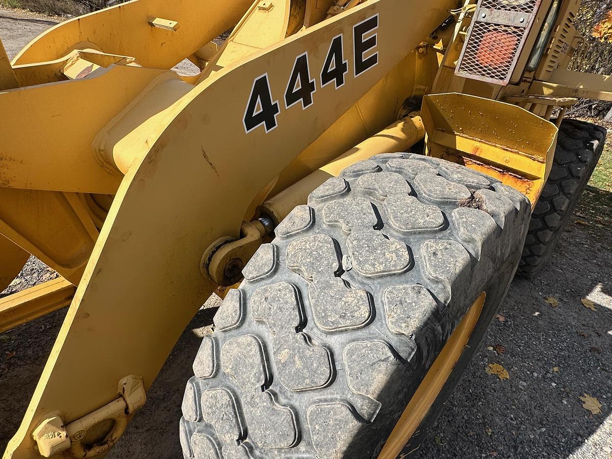 Used 1994 DEERE 444E
