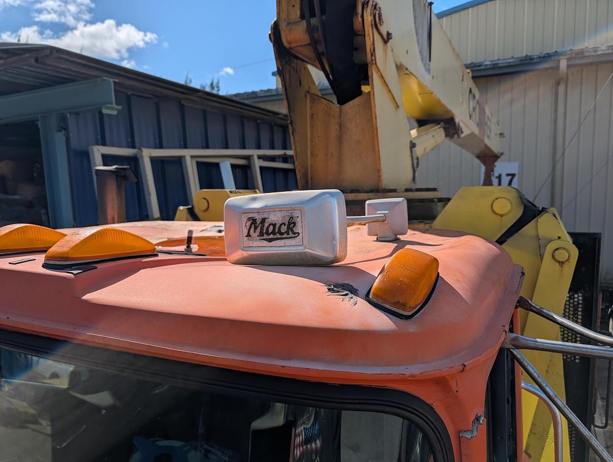 Used 2003 MACK RD688S