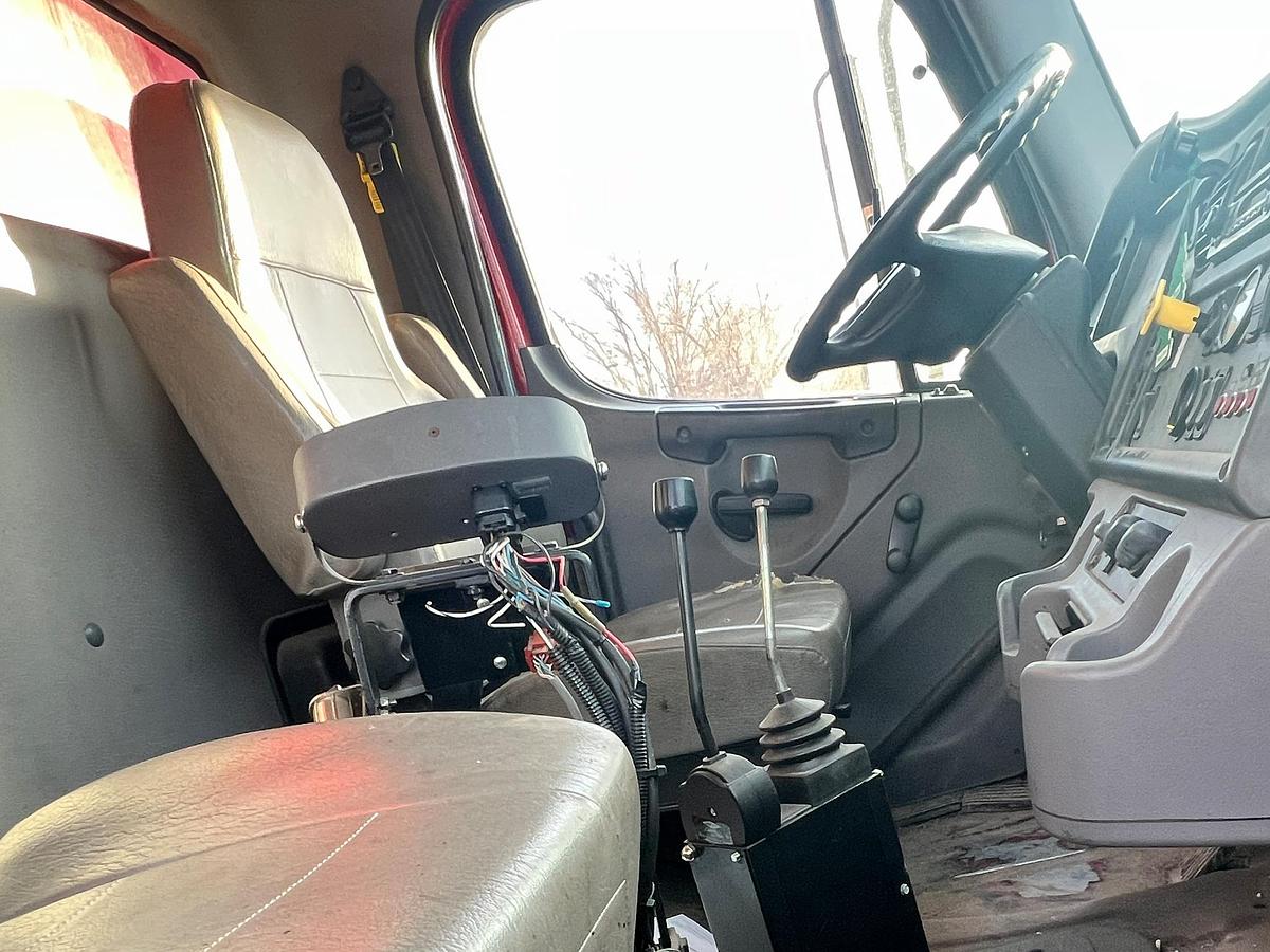 Used 2013 FREIGHTLINER 108SD Dump Truck