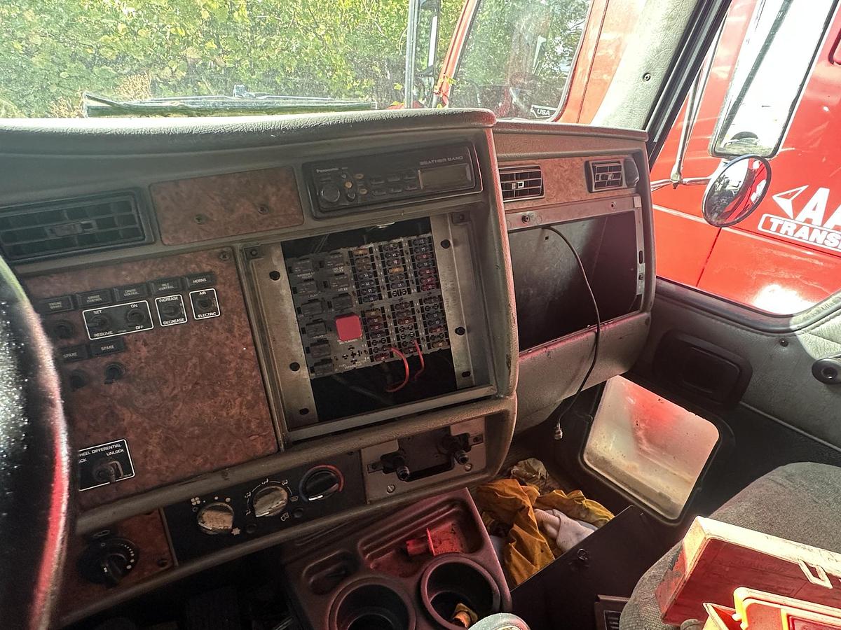 Used 2004 KENWORTH T300