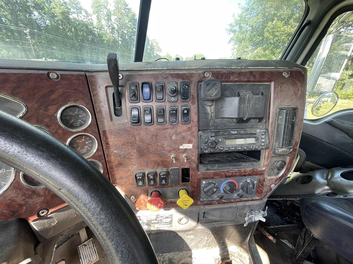 Used 2008 MACK CHU 613 Pinnacle