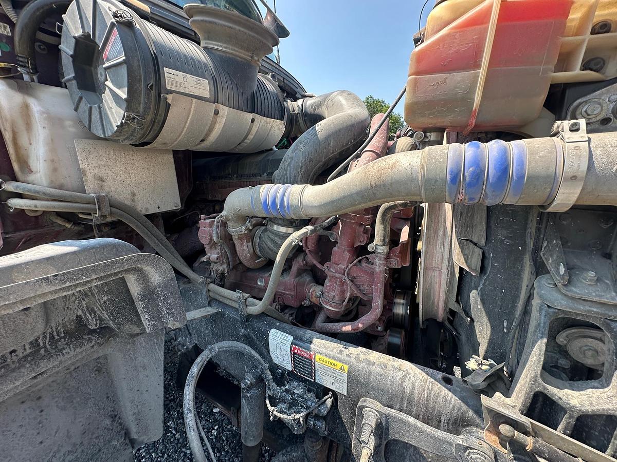 Used 2020 MACK Granite GR64F