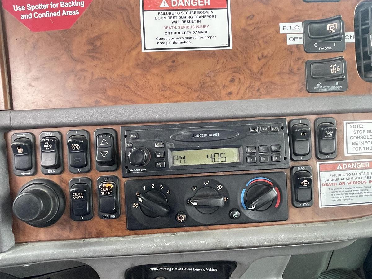 Used 2008 PETERBILT 365 Crane