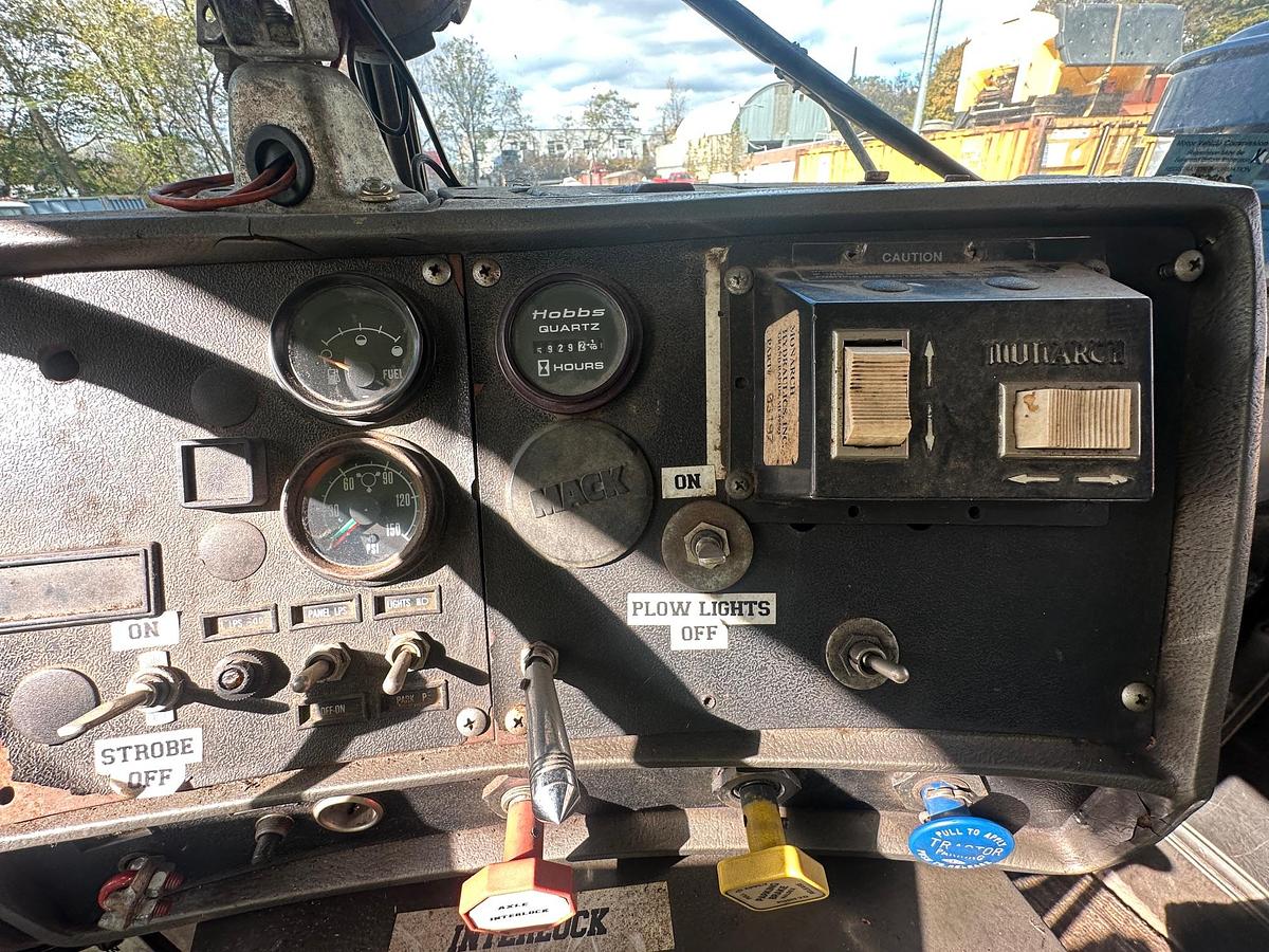 Used 1989 MACK RD600K