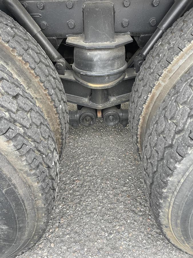 Used 2008 PETERBILT 365 Crane