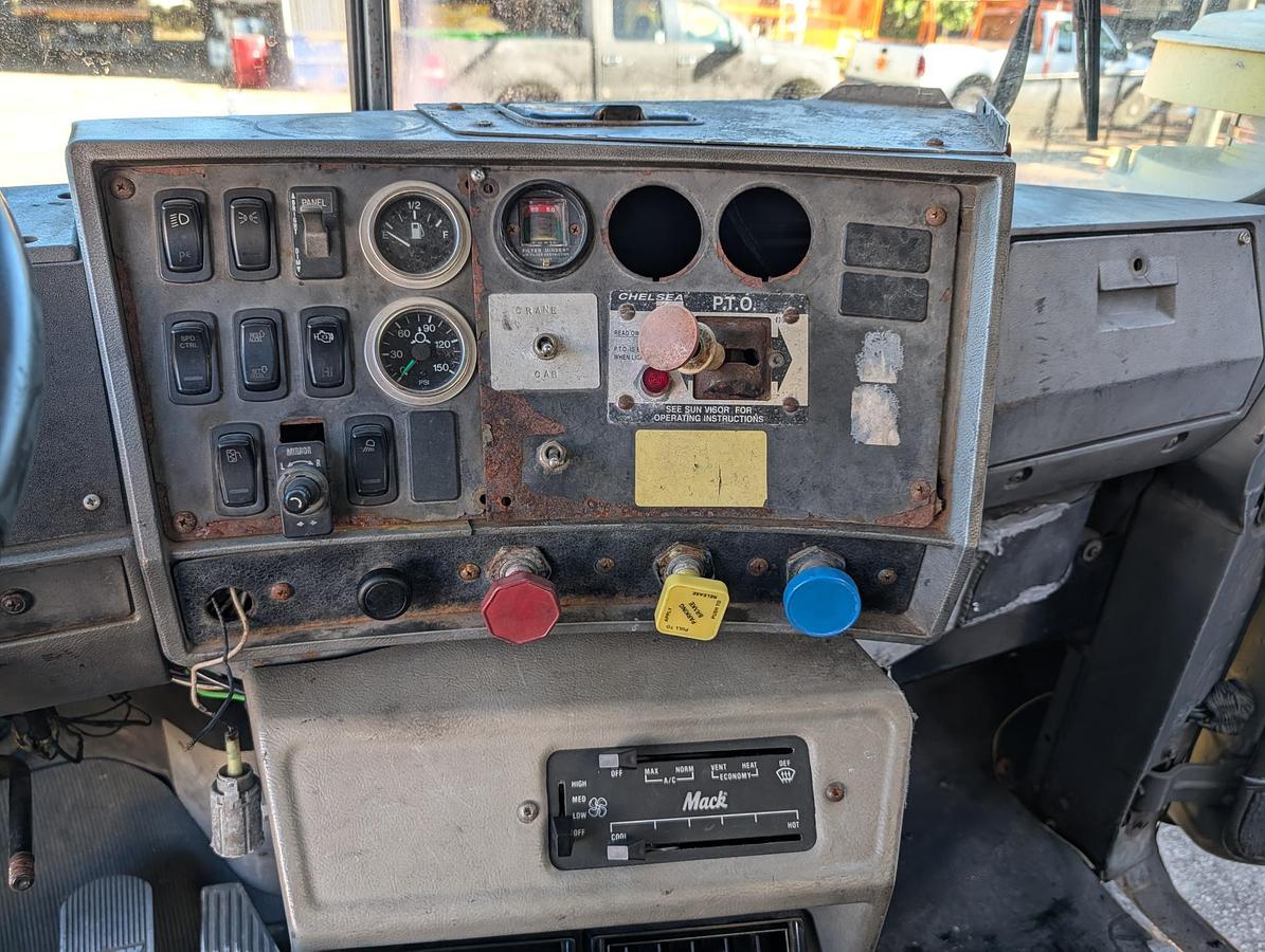 Used 2003 MACK RD688S