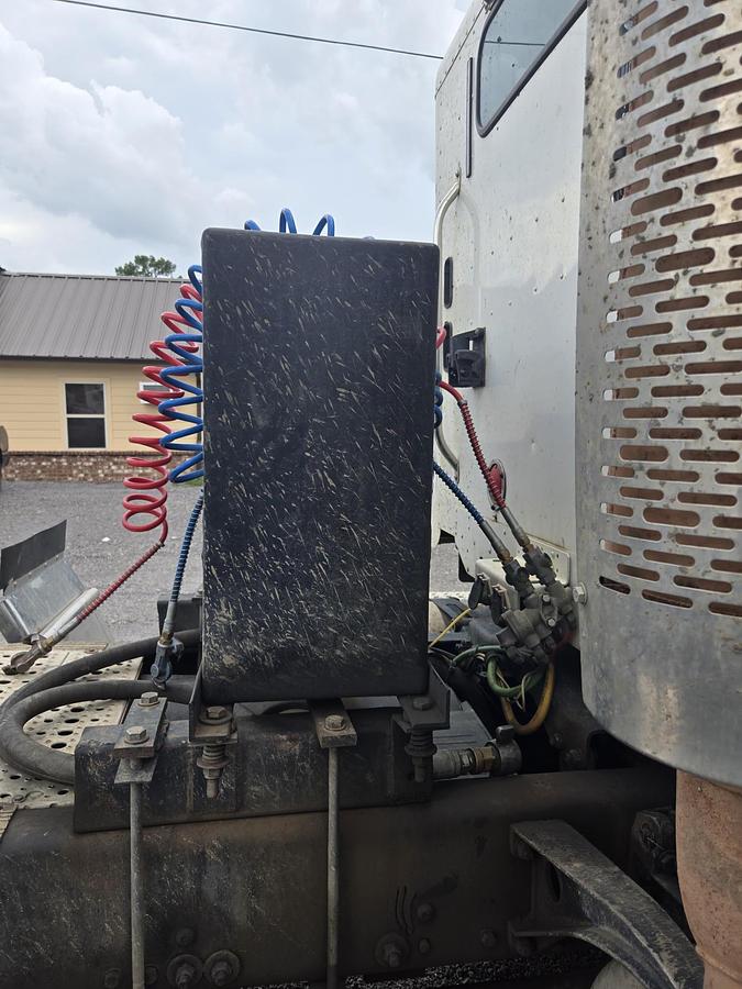 Used 2005 FREIGHTLINER Columbia