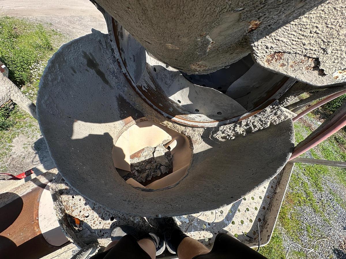 Used 2008 OSHKOSH Front Discharge Mixer