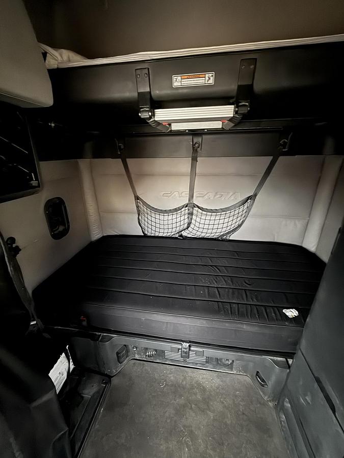 Used 2019 FREIGHTLINER CASCADIA