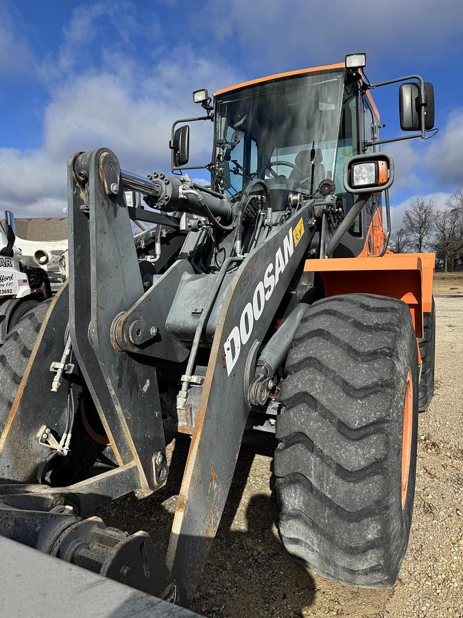 Used 2018 DOOSAN DL 220