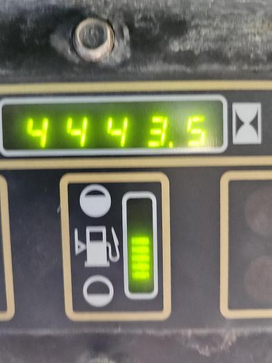 Used 1999 NEW HOLLAND LX885