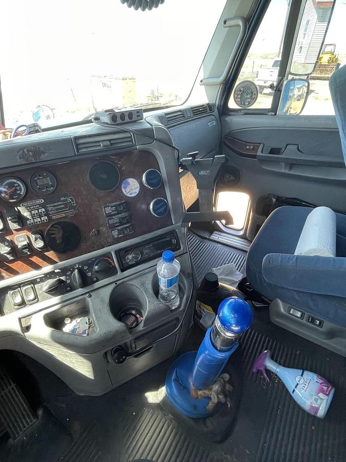 Used 2007 FREIGHTLINER Columbia
