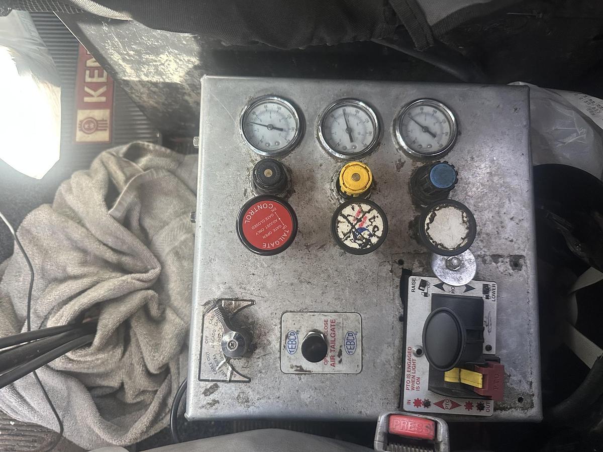 Used 2006 KENWORTH T800