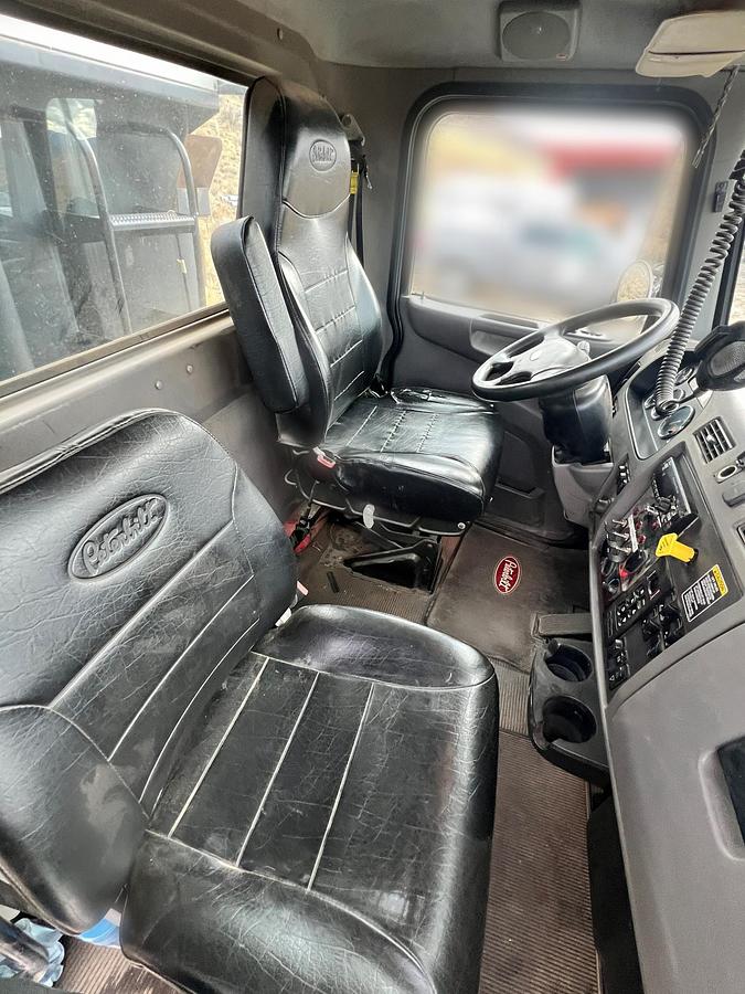 Used 2016 PETERBILT 348