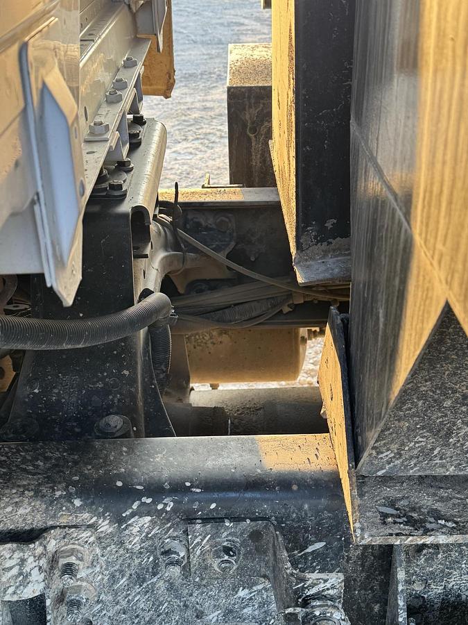 Used 2004 FREIGHTLINER FL112