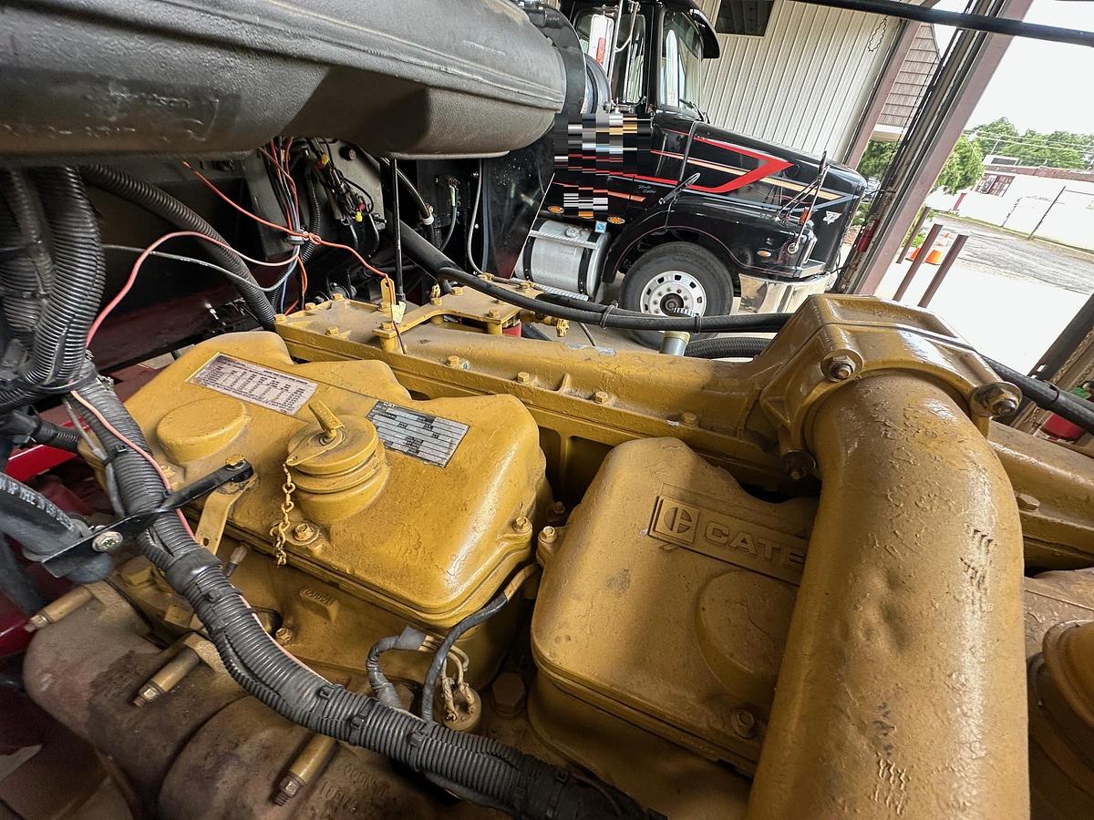 Used 1997 AUTOCAR DK6 Tilt Nose