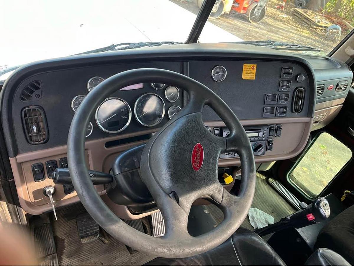 Used 2013 PETERBILT 388