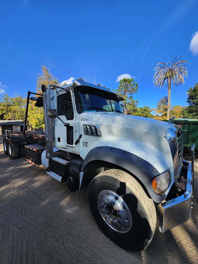 Used 2016 MACK GU713 Granite
