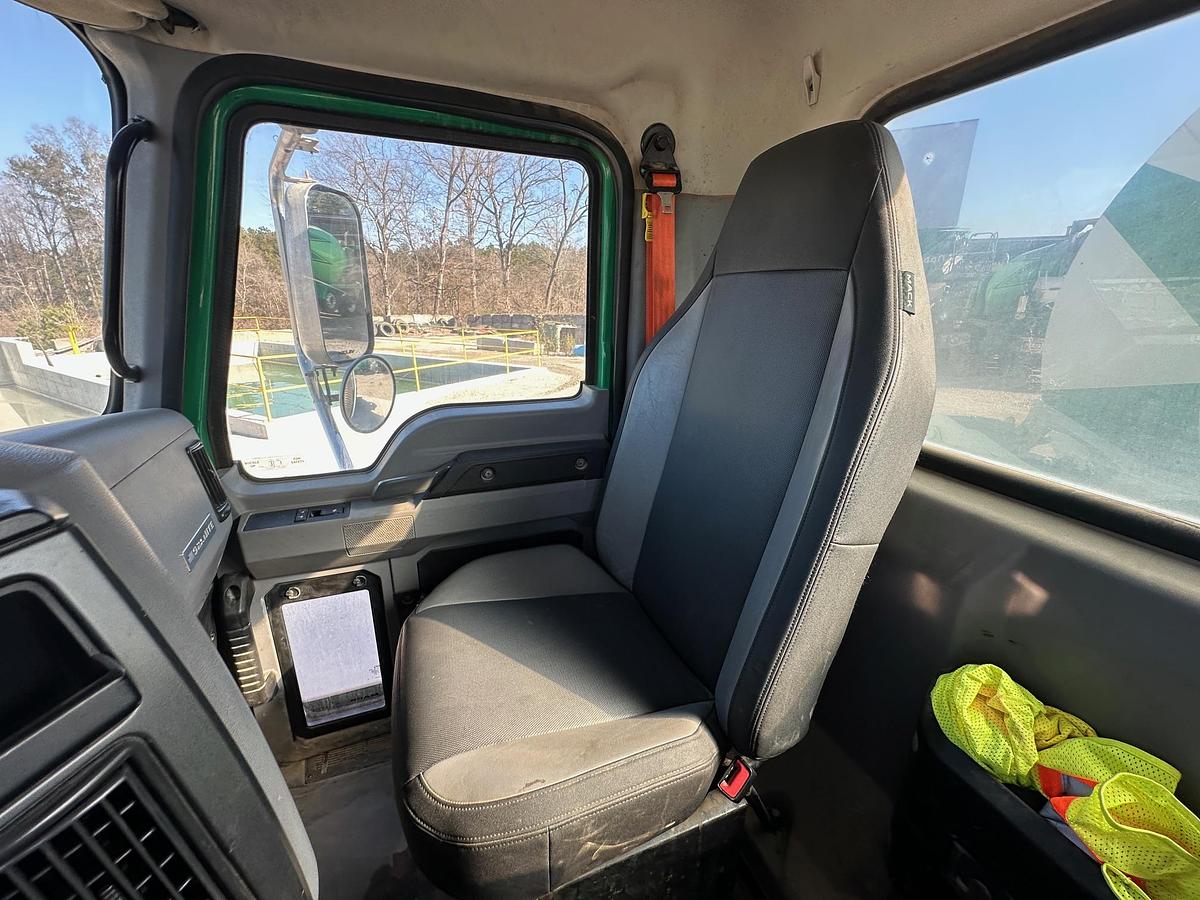 Used 2019 MACK GR64B