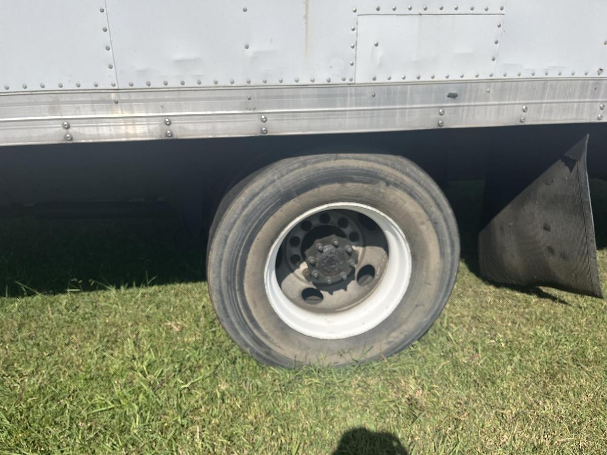 Used 2006 FREIGHTLINER M2 106