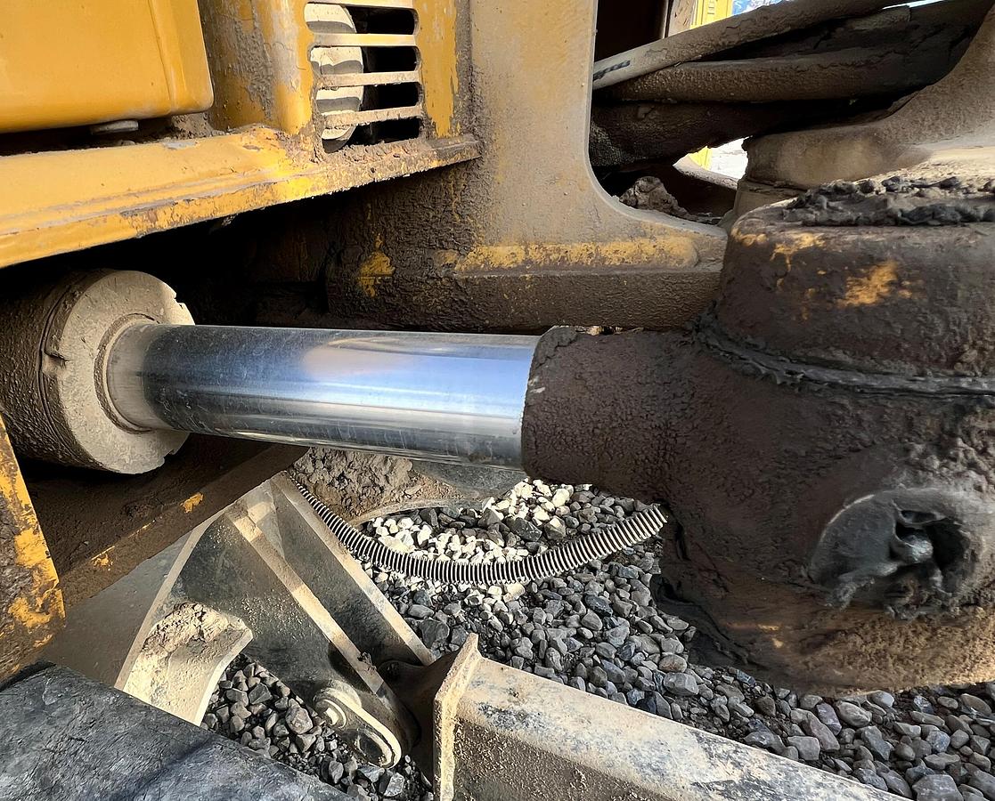 Used 2004 CATERPILLAR 305Cr