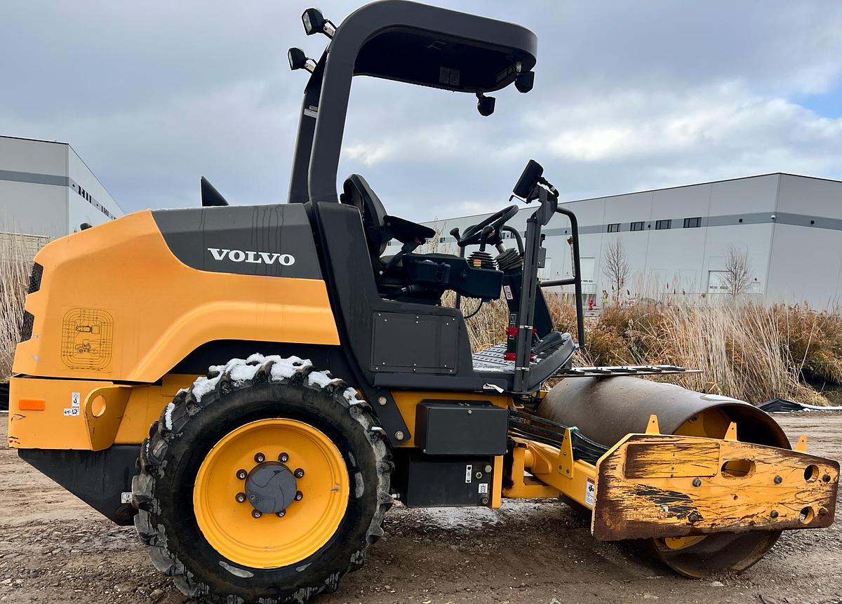 Used 2017 VOLVO SD45d