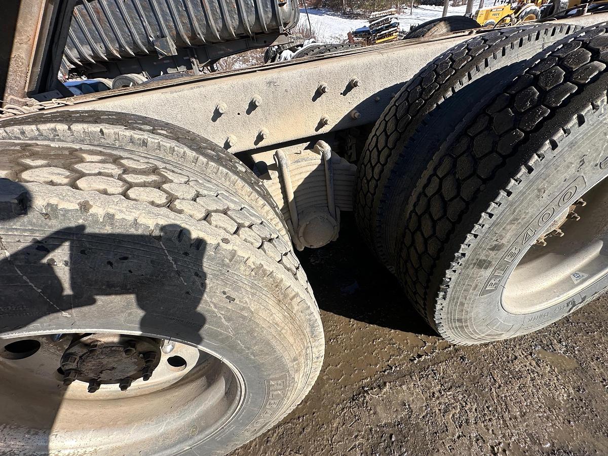 Used 2005 MACK CV713