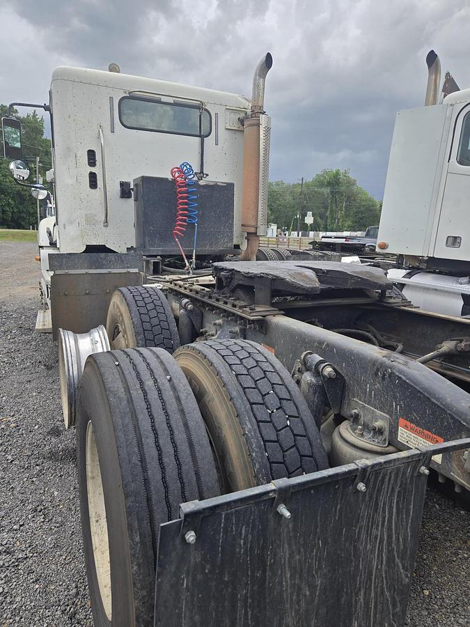 Used 2005 FREIGHTLINER Columbia