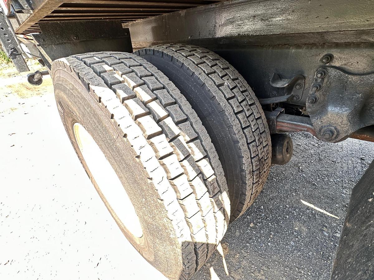 Used 2004 FREIGHTLINER M2 Attenuator Truck