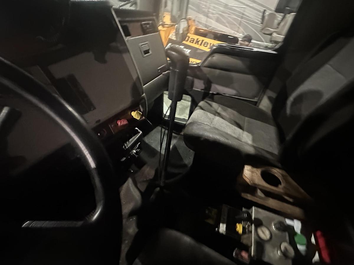 Used 2006 KENWORTH T300