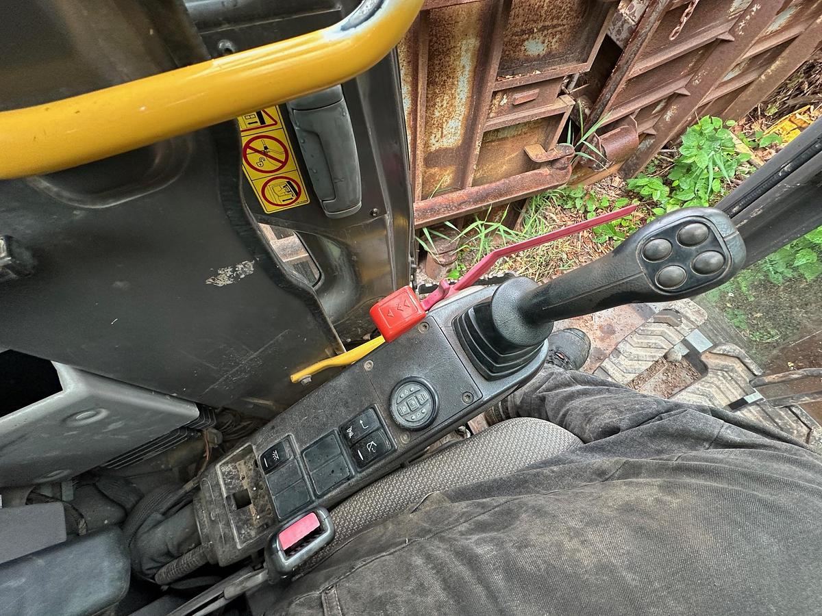 Used 2013 VOLVO ECR235DL