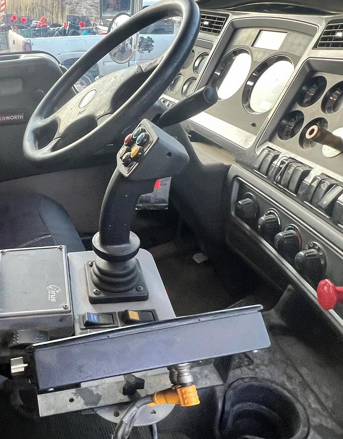 Used 2013 KENWORTH t800