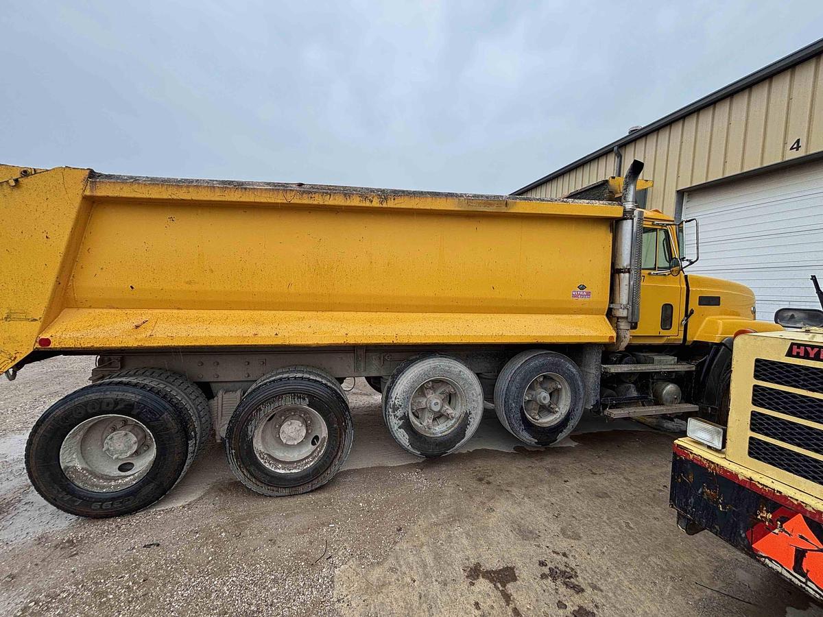 Used 1995 MACK CL713