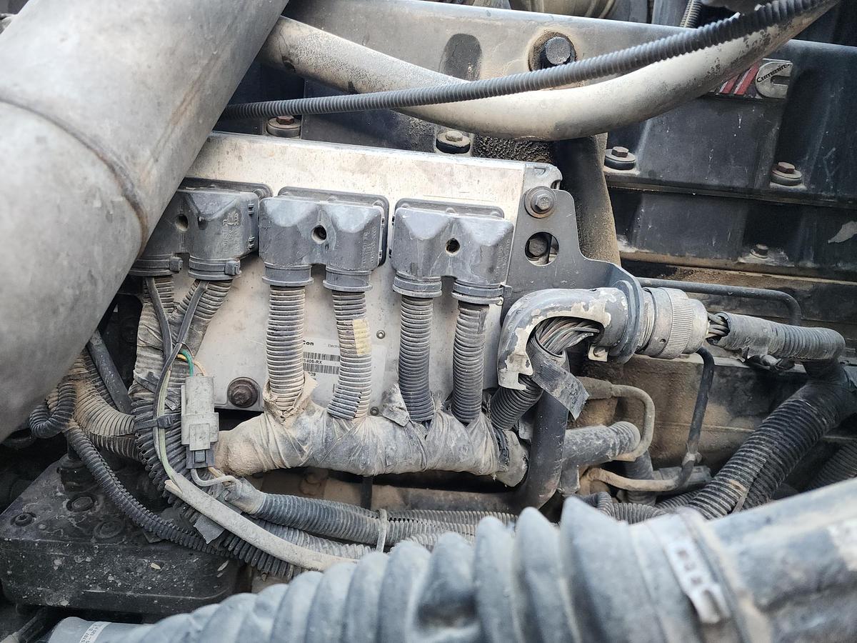 Used 1999 FREIGHTLINER FL110