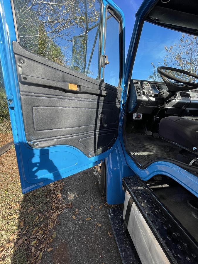 Used 2005 FREIGHTLINER FL70