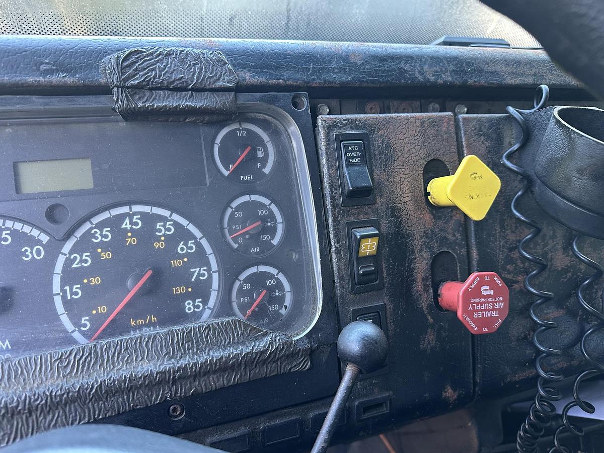 Used 2003 FREIGHTLINER FL112