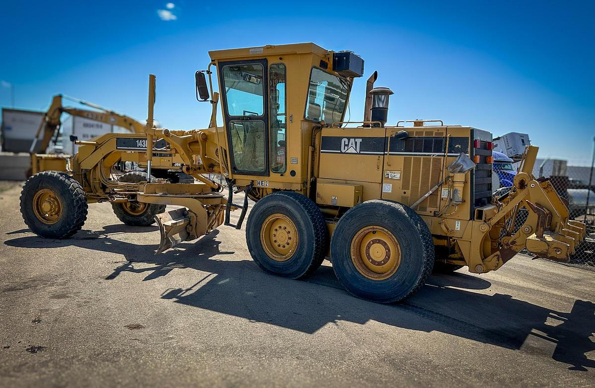 Used 2000 CATERPILLAR 143H