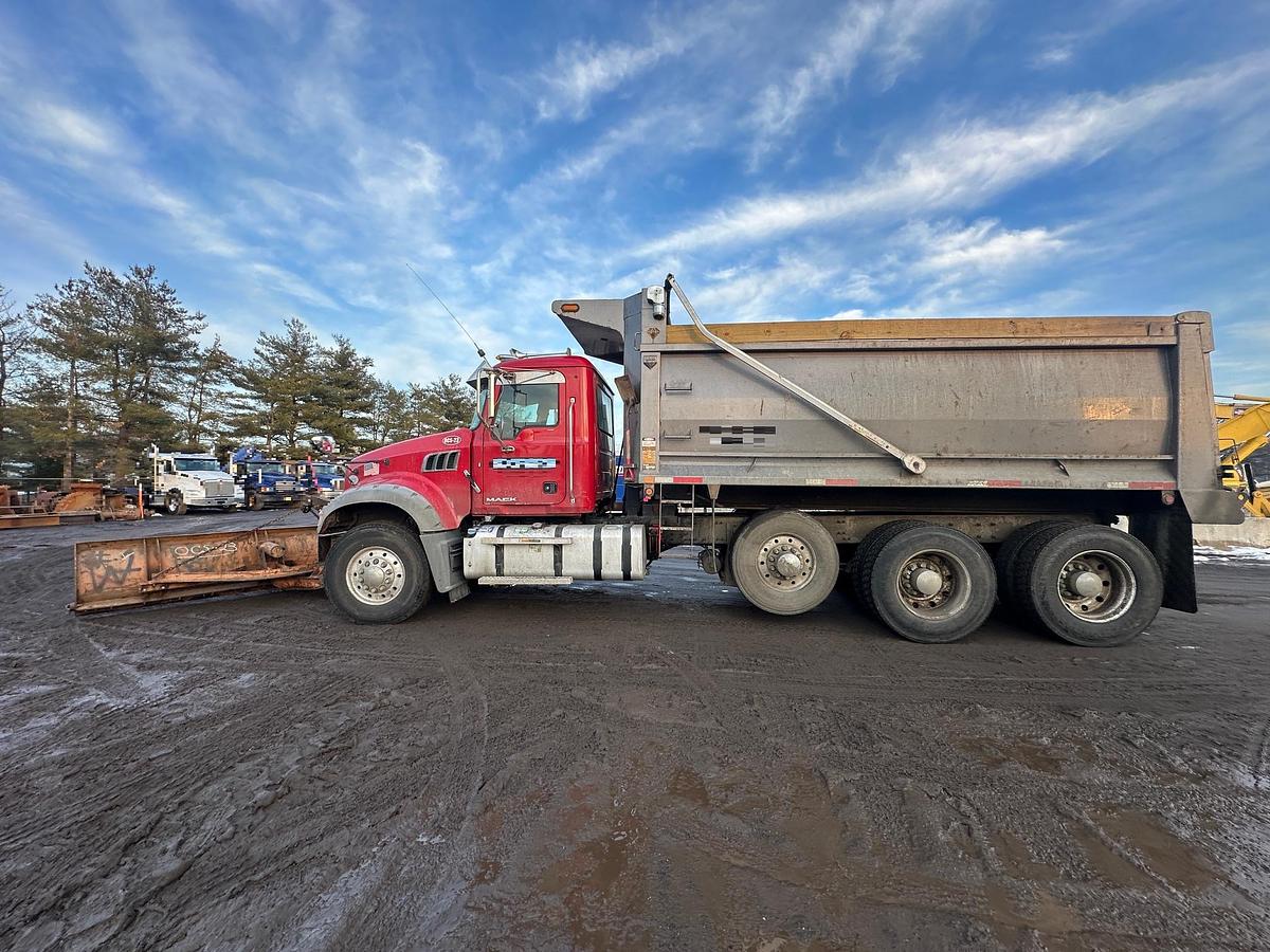 Used 2017 MACK Granite GU713