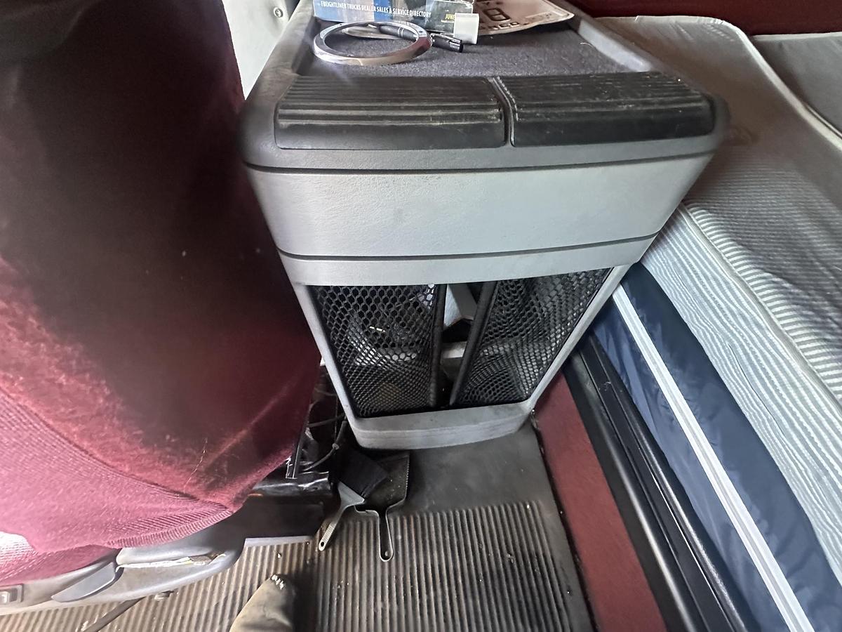 Used 2006 FREIGHTLINER Cascadia