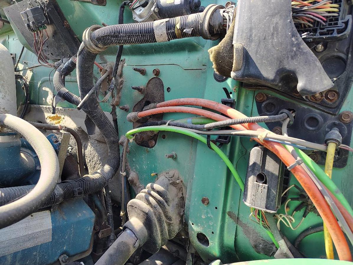 Used 2000 INTERNATIONAL 4700 DT466E