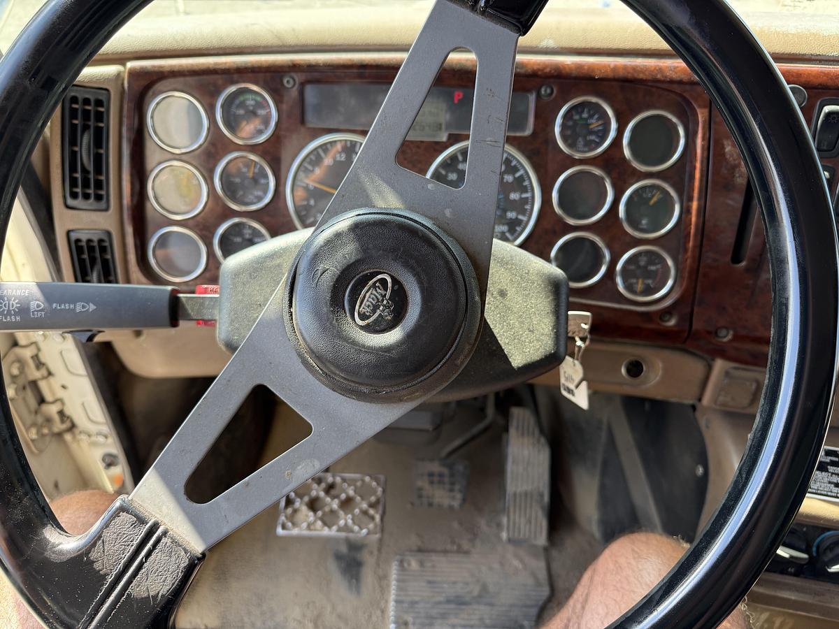 Used 2005 MACK CV713