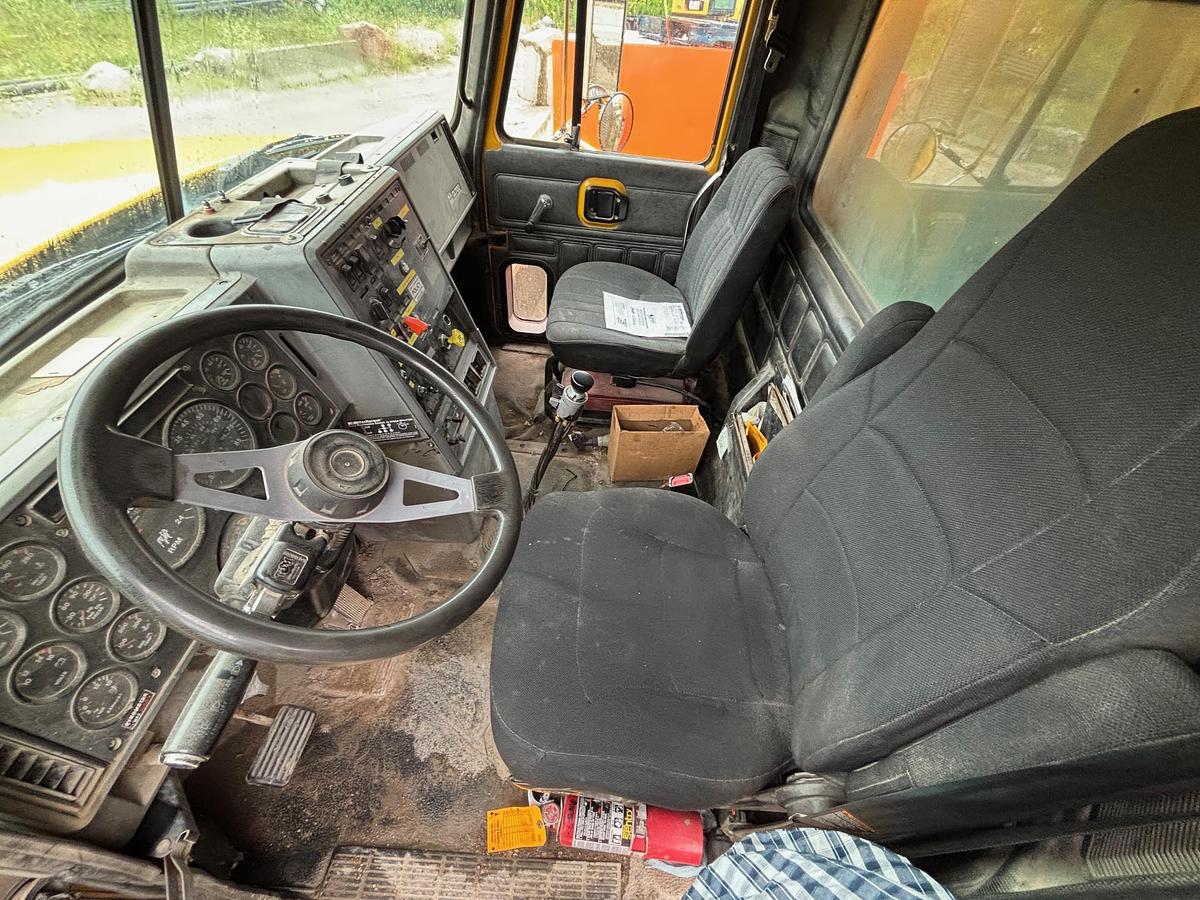 Used 1995 MACK CL713