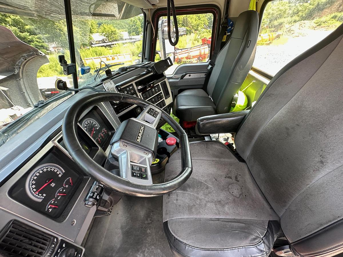 Used 2020 MACK Granite GR64F