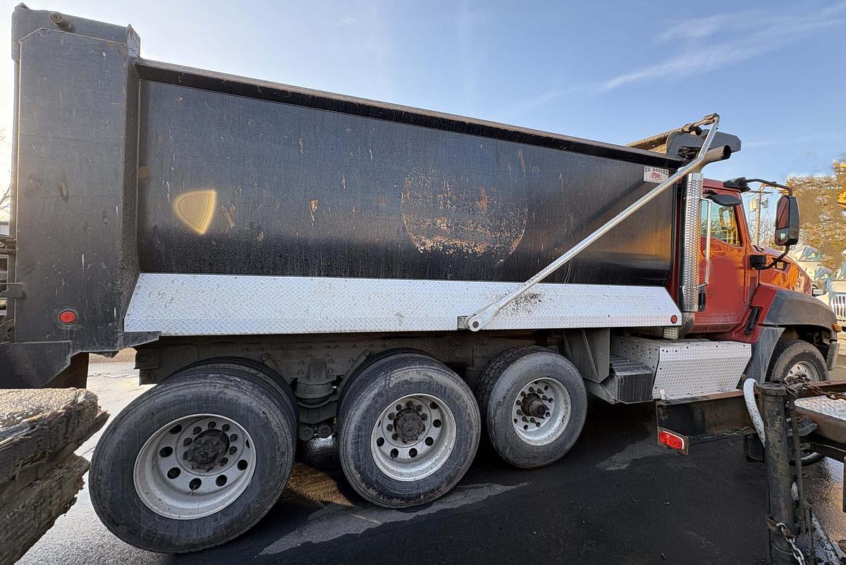 Used 2014 CATERPILLAR CT660S