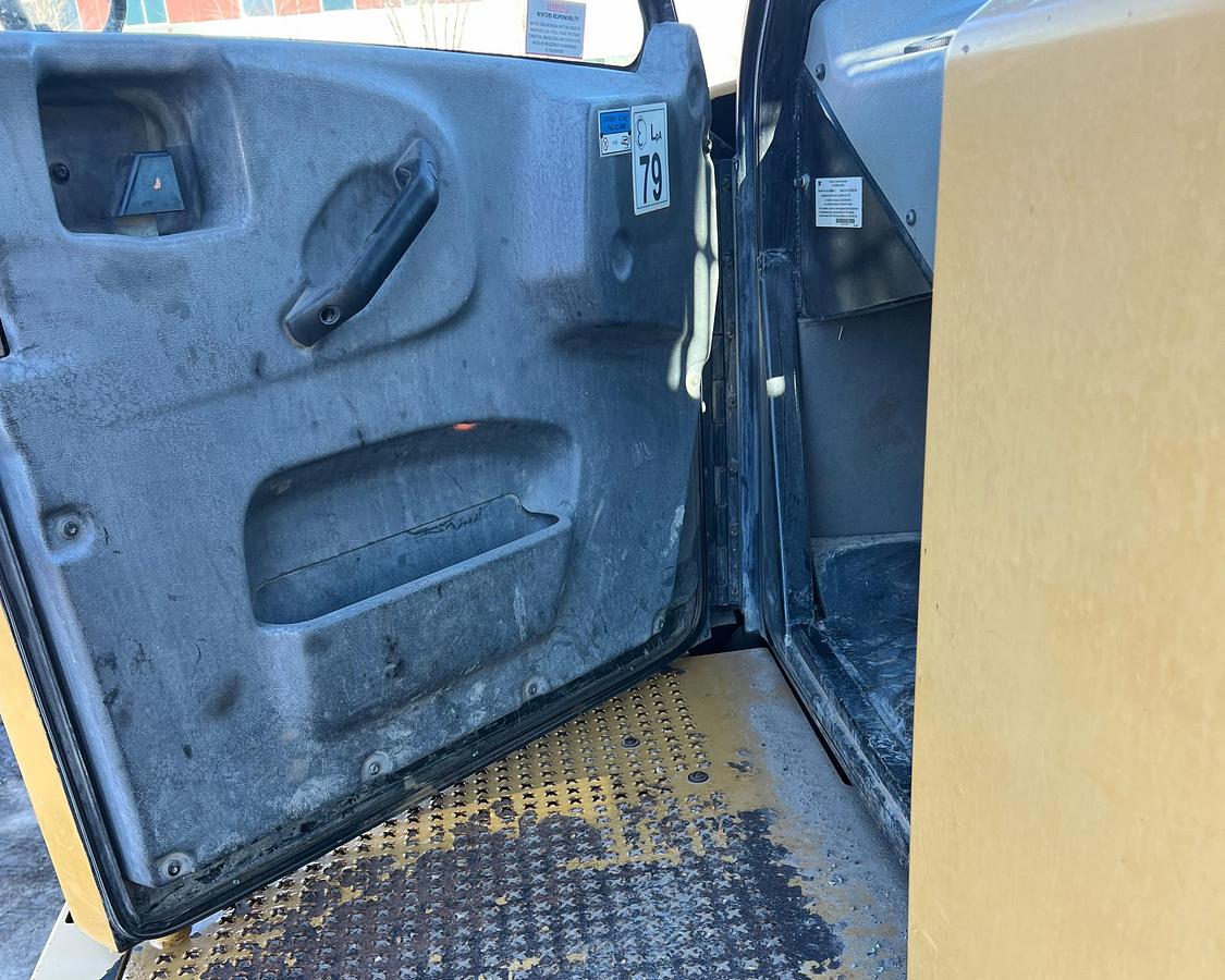 Used 2015 CATERPILLAR 740B