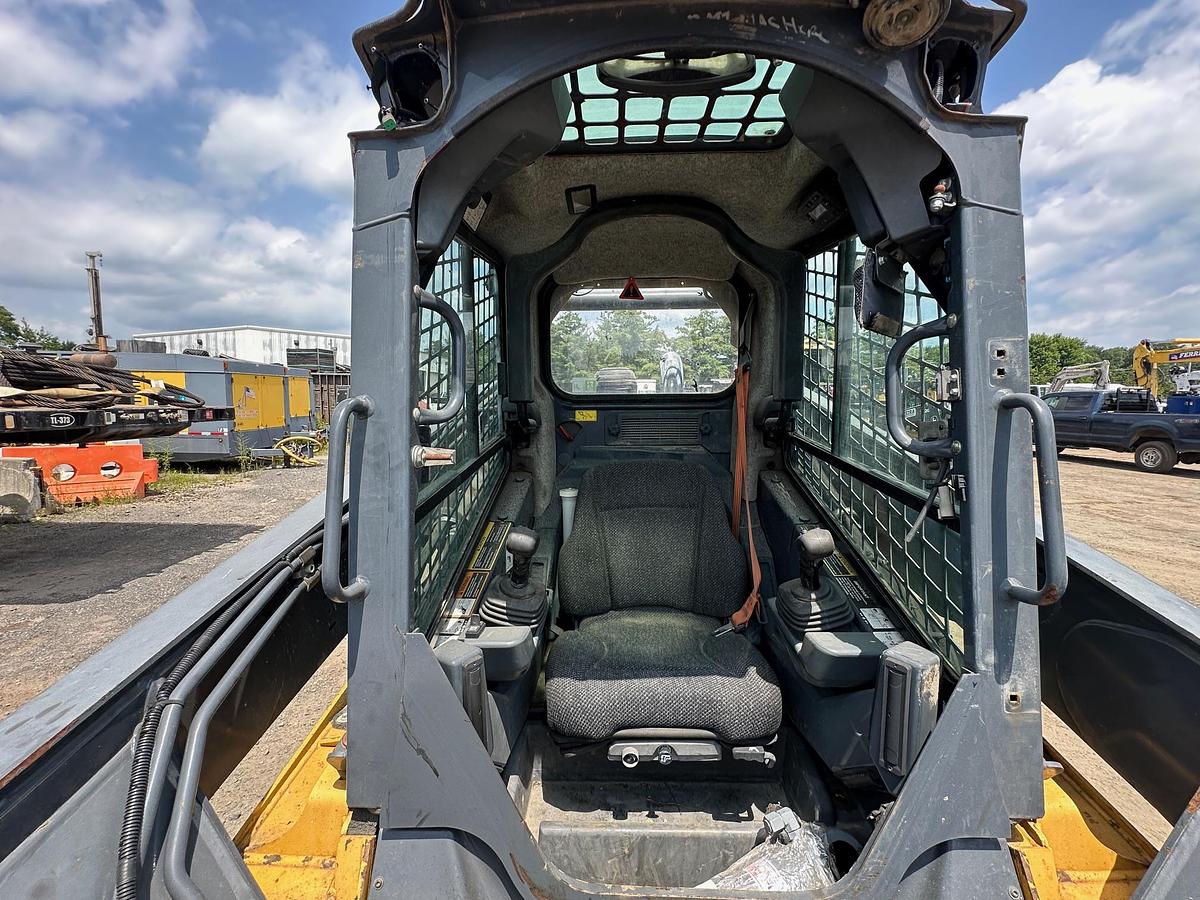 Used 2017 DEERE 332G